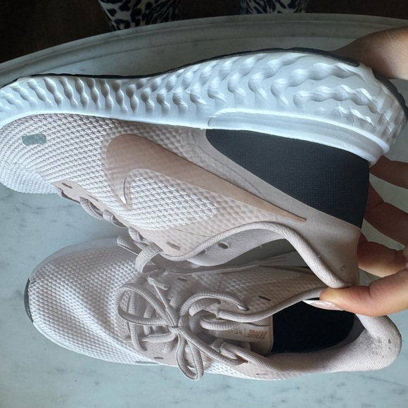 Women’s Nike sneakers - Picture 4 of 10